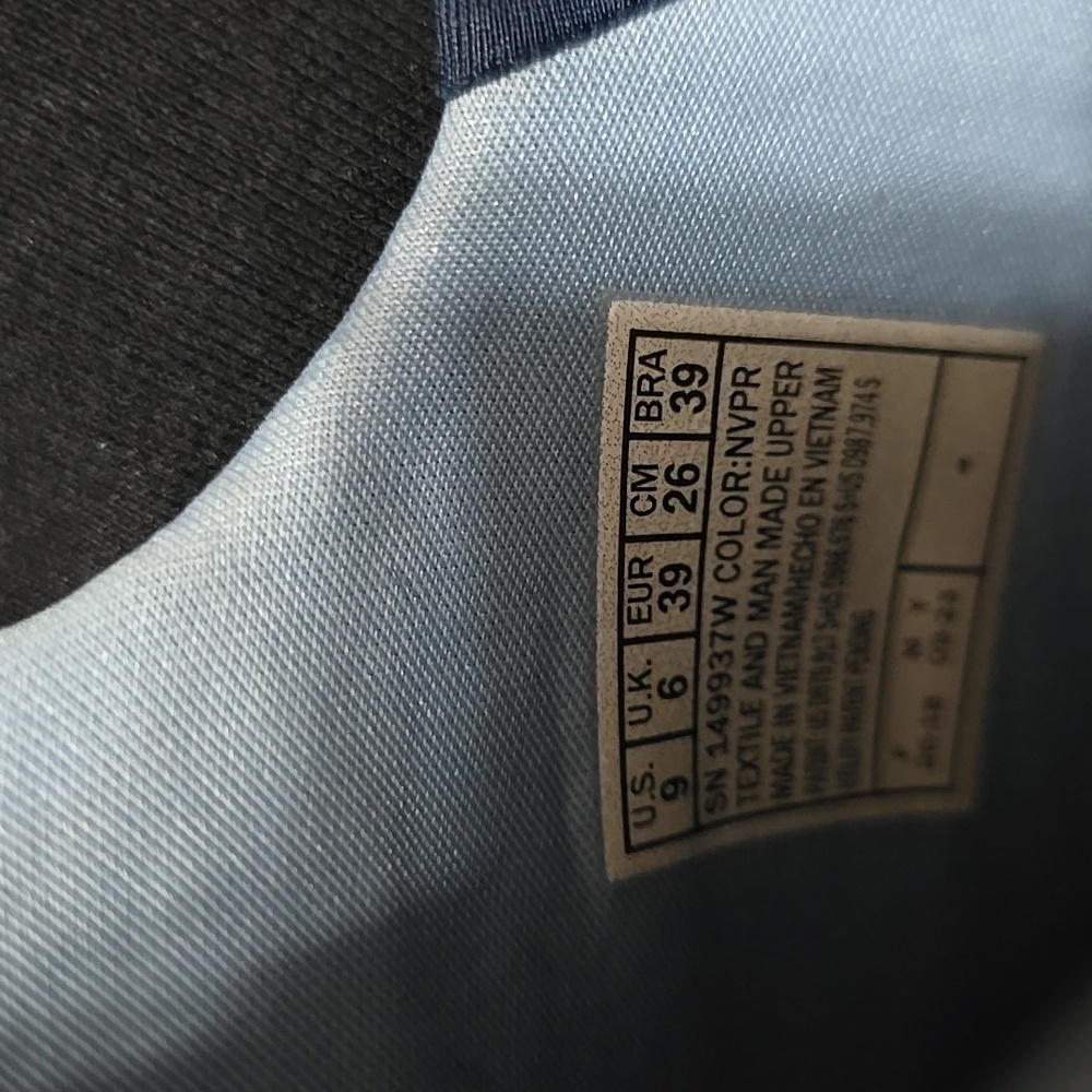 Skechers Summits Slip Ins.    9  WIDE FIT - Picture 3 of 4
